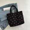 Bolsa de Hombro de Pana con Estampado de Fresas, Gran Capacidad, Urbana, Sencilla, para la Primavera 2026