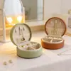 Caja de Joyería Personalizada de Fábrica Caja de Embalaje de Joyería Portátil Semi-Circular de Cuero PU Anti-Colisión y Anti-Enredo