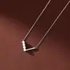 Collar Collar de Perlas en Forma de V para Mujer Chapado en Plata 925 Oro de 18K Lujo Ligero Diseño Elegante de Gama Alta Cadena para Clavícula Todo-partido de Ins