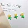 Decorações de unhas florais de cor sólida, com tema de primavera e versáteis, apresentando designs delicados e tridimensionais de folhas e flores, adequadas para esmalte, capas de celular e artesanato em resina.