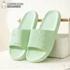 2025 Chinelos Antiderrapantes de PVC Leves de Sola Macia Sandálias Populares Coelho Ladino para Homens e Mulheres Casais Usarem em Casa Banheiro para Banho