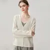 Cardigan de tricô V-neck em cashmere macio e confortável, com bainha enrolada e padrão de osmanthus, um novo estilo de outono para mulheres, adequado para o trabalho e o dia a dia, com caimento solto