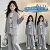 Elegante y moderno conjunto de traje para niñas, nueva colección primavera/otoño 2026, popular entre las influencers, moderno traje de dos piezas con pantalones para niños