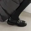 Dois Tipos de Couro Interno Couro de Vaca JK Sapatos Pequenos de Couro Inverno 2025 Salto Médio Grosso Bico Redondo Fivela de Cinto Couro Genuíno Flats Forrados com Lã para Mulheres
