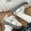 Zapatillas blancas populares, cómodas y duraderas, nuevo modelo otoño 2026, zapatos versátiles, zapatos casuales originales de nicho para mujer