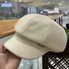 Gorra de Boina para Mujer Otoño 2025 con Estampado Floral, Logo Metálico y Visera de Piel, Estilo Retro Cálido