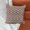 Nuevo cojín de rayas transfronterizo, cojín geométrico de jacquard con patrón de ondas para dormitorio y sofá, venta al por mayor desde el fabricante