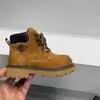 Botas Martin infantiles decorativas de cordones delanteros, estilo retro casual, efecto desgastado, nuevo producto de otoño 2026, elegantes botitas amarillas para niños