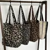 Otoño e Invierno 2025 Retro Nuevo Estampado de Leopardo Casual Peludo Estilo Coreano Estilo Ins Doble Cara Trasera Gran Capacidad Bolso de Hombro Simple