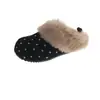 Pantuflas cálidas de felpa con suela gruesa y altura aumentada para mujer, medias pantuflas de punta cerrada, nuevas pantuflas de algodón estilo Birkenstock con lunares, invierno 2026