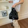 Bolso biker de PU de gran capacidad con cordón, modelo nuevo 2026, bolso tipo cubo de alta gama, mochila de moda para el día a día