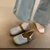 Sandálias Mary Jane Fechadas Respiráveis de Tela Francesa para Mulheres 2026 Novo Estilo de Verão com Saias Confortáveis de Fundo Plano Boca Rasa Sapatos Individuais