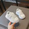 Sapatos Casuais Leves para Meninos e Meninas Sapatos Esportivos Infantis Primavera Outono Velcro Sapatos Brancos Sapatos Infantis Solado Macio Branco Simples