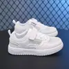 Zapatos blancos para niños zapatos de niño 2025 nuevos primavera estudiante suela suave zapatos deportivos casuales zapatillas de marca de moda niños grandes