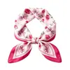 Fabricante de pañuelos cuadrados pequeños estampados en stock pañuelo de seda decorativo para mujer pañuelo versátil para el cuello pañuelo cuadrado de recuerdo se puede personalizar el logo