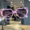Óculos de Sol Infantis Fofos em Formato de Coração, Óculos de Sol com Proteção Solar, Viseiras Solares Infantis, Óculos de Brinquedo Cartoon para Bebês Meninas