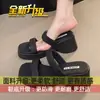 Sandalias de una tira de moda y súper populares que combinan con faldas, impresionantes zapatillas de verano para mujer para exteriores, nuevo modelo 2026, zapatillas de plataforma con cuña para mujer
