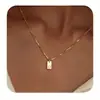 Pendente de marca quadrado com gravação geométrica de metal de origem transfronteiriça 26 letras inglesas colar feminino colar de aço titânio