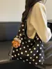 Yue Zi 2026 Outono Inicial Nova Bolsa Estilosa com Design de Bolinhas para Axila Estilo Preguiçoso Grande Capacidade Simples para o Dia a Dia Bolsa de Ombro Único