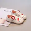 Zapatos pequeños de cuero para niños Zapatos Birkenstock 2025 otoño nuevos zapatos para niñas suela blanda mocasines zapatos de interior para niñas pequeñas