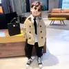 Comércio Exterior Roupas Infantis Jaqueta Original para Meninos Primavera e Outono Casaco Trench Coat Solto Infantil 2026 Novo Casaco Trench Coat para Meninos Estilo Britânico