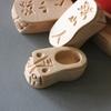 Accesorios para zapatos con cabeza de tigre tallada en madera de melocotón, artesanías de madera natural, pulsera de cuerda roja, accesorios al por mayor