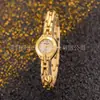 Reloj de Cuarzo Dorado de Gran Venta con Pulsera y Colgante, Accesorio Femenino de Moda y Versátil, En Stock
