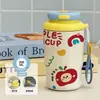 Nova caneca térmica e que mantém o frio, design de maçã arco-íris com ponto vermelho, um presente para meninas, portátil para uso ao ar livre, caneca de café estilosa para estudantes