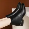 Botines de Cuero Suave Puntiagudos con Tacón Grueso para Otoño/Invierno 2026 Cremallera Lateral Tacón Medio Tacón Bajo Botas de Trabajo Elegantes Versátiles de Cuero