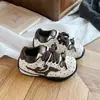 Zapatillas de entrenamiento alemanas retro de lunares para niños con suela blanda, nuevo modelo de otoño para niñas de 6 a 12 años, zapatillas casuales ligeras antideslizantes
