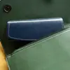 El estuche para gafas de miopía es resistente a la presión, portátil, compacto, simple, original, artístico, retro, hecho a mano, de alto valor estético y sofisticado.