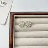 Copos de Nieve Flor de Metal Plateado Mate Pendientes con Pasador de Plata para Mujer Pendientes de Moda Versátiles Elegantes para el Trabajo Pendientes