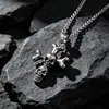 Joyería al por mayor, colgante de cruz del fin del mundo con doble calavera punk personalizada, collar de acero de titanio para hombre, colgante SP431