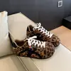 Zapatos planos únicos de diseño nicho estilo coreano con estampado de leopardo para mujer, nuevos súper geniales versátiles casuales para otoño 2026