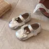 Sapatos Pequenos de Couro para Meninas Princesa Coelho Fofo 2026 Nova Coleção Primavera/Outono Solado Macio Bico Baixo Moda Bebê Sapatos Mary Jane Simples