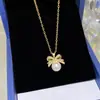 Collar Versátil Exquisito de Acero de Titanio con Perla y Lazo para Mujer, Estilo de Nicho de Lujo Ligero, Cadena para Clavícula Estilo Chica Dulce