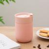 Taza portátil de viaje acompañante taza de doble capa de silicona taza de cerámica para mujer taza de alto valor con tapa y cuchara sensación de alta gama