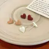 Nuevos Pendientes Pequeños Sencillos de Corazón Rojo para Mujer Otoño e Invierno, Una Tarjeta, Tres Pares, Pendientes Pequeños Estilo Estudiante Crema Gota de Aceite