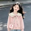 Conjunto de primavera y otoño para niña: Look preppy estilo coreano con una sudadera de cuello marinero y pantalones vaqueros casuales con un dulce lazo, un conjunto de dos piezas