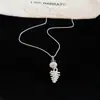 Collar Colgante de Flor Estrella Geométrica Japonés y Coreano Más Vendido, Cadena para Clavícula de Lujo Ligero Nicho de Gama Alta, Joyería Estilo Ins para Mujer