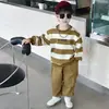 Conjunto de sudadera de rayas anchas para niño, nuevo diseño elegante para niños pequeños, atuendo casual y deportivo de dos piezas para primavera y otoño