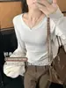 Camiseta premium de manga larga con cuello en V estilo coreano 2602 para mujer, con un diseño sofisticado, adecuada para otoño e invierno, con un ajuste fruncido, que ciñe la cintura y estiliza, hecha de algodón
