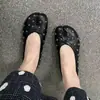 Versão em Pele de Ovelha - Sapatilhas Femininas com Biqueira Dividida e Rebites, Sapatos Baixos de Solado Macio, Versáteis para o Dia a Dia, Design Confortável e Moderno