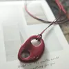 Cadena para suéter con colgante de nariz de cerdo collar largo cuerda color vino tinto personalidad retro todo partido moda collar temperamento clavícula