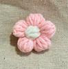 Lindo y Dulce Flor Puff Hecha a Mano Lana Crochet Pequeño Broche de Flor Flor Decorativa para Ropa Decoración para Bufanda Sombrero