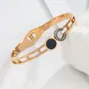 Pulsera de Acero Inoxidable Chapada en Oro con Números Romanos de Diamante Concha Pulsera de Acero Titanio Estilo Ins Pulsera Personalizada para Mujeres Regalos