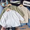 2026 Nova Coleção de Outono Roupas Infantis: Camisa Manga Longa Branca Pura Solta Versátil Estilo Japonês Gola Alta Infantil Nantong Venda por Atacado