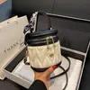 2026 Verão Nova Tendência Bolsa Redonda Tipo Barril Fashion Versátil Bolsa de Ombro Único Transversal para o Dia a Dia Design de Alto Padrão Bolsa Saco