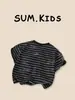 Camiseta Listrada Solta de Manga Curta Estilo Coreano de Verão para Meninos Novo Modelo 2026 para Crianças Pequenas e Médias Roupa de Verão com Bolso 3D Camiseta da Moda