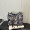 Bolsa Tote Estampada Estilosa Retrô Outono/Inverno 2026 Nova Moda Estampa de Leopardo Grande Capacidade Versátil Bolsa de Ombro de Mão